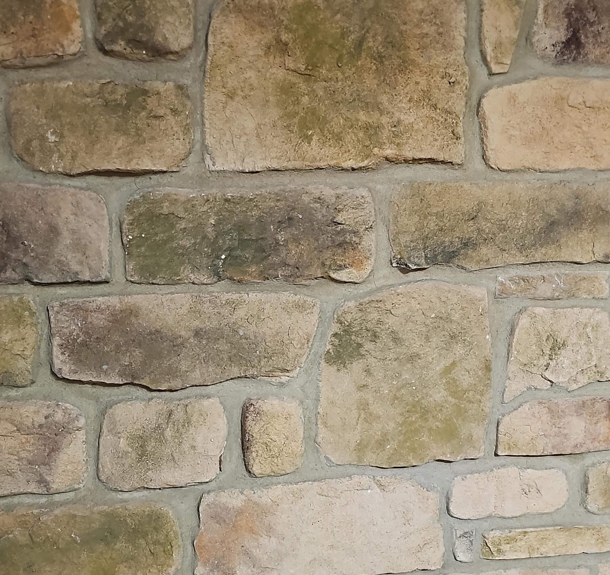 Weathered Cotswold Blend Stone Cladding showcasing aged texture and natural hues on a wall.